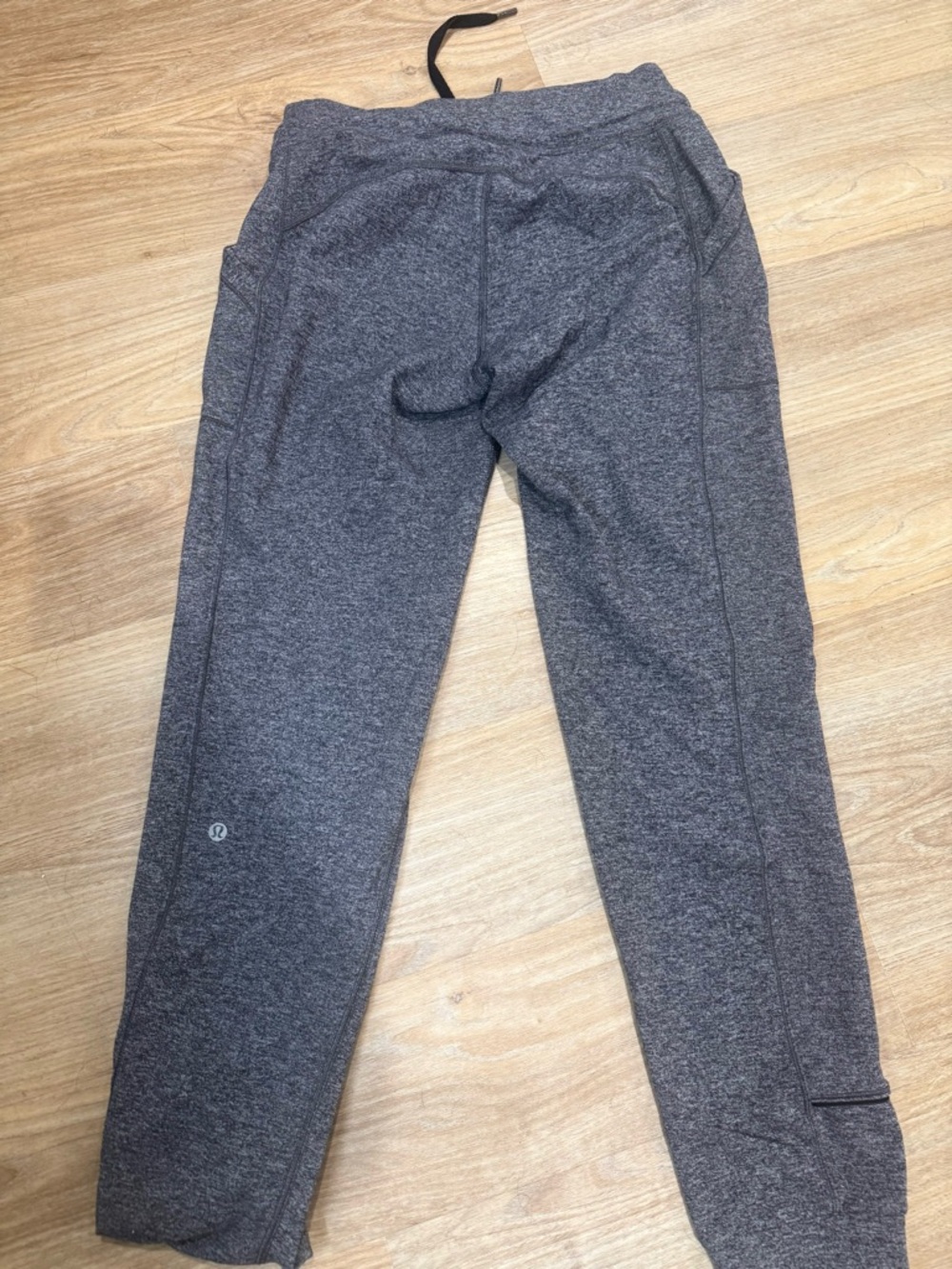 Lululemon gray pants with 2 front pockets size 6